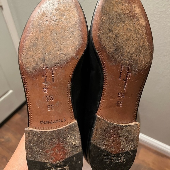 𝅺salvatore FERRAGAMO leather dress loafers. Made in Italy. 9.5 EE - Picture 2 of 8